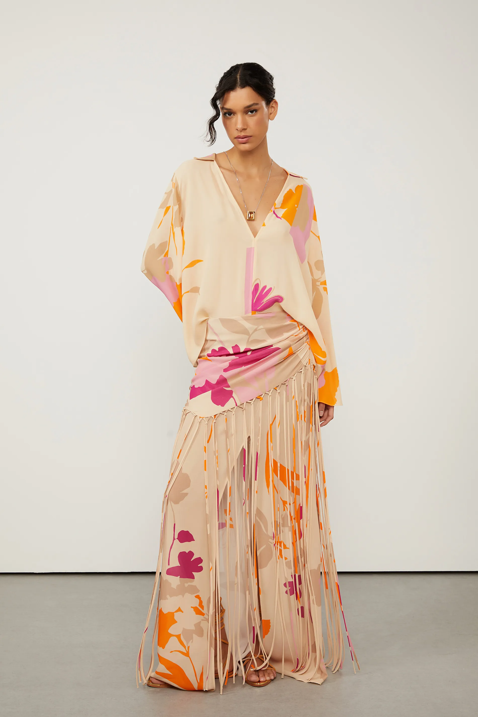 Saia De Georgette Longa Com Fenda e Franjas Estampado