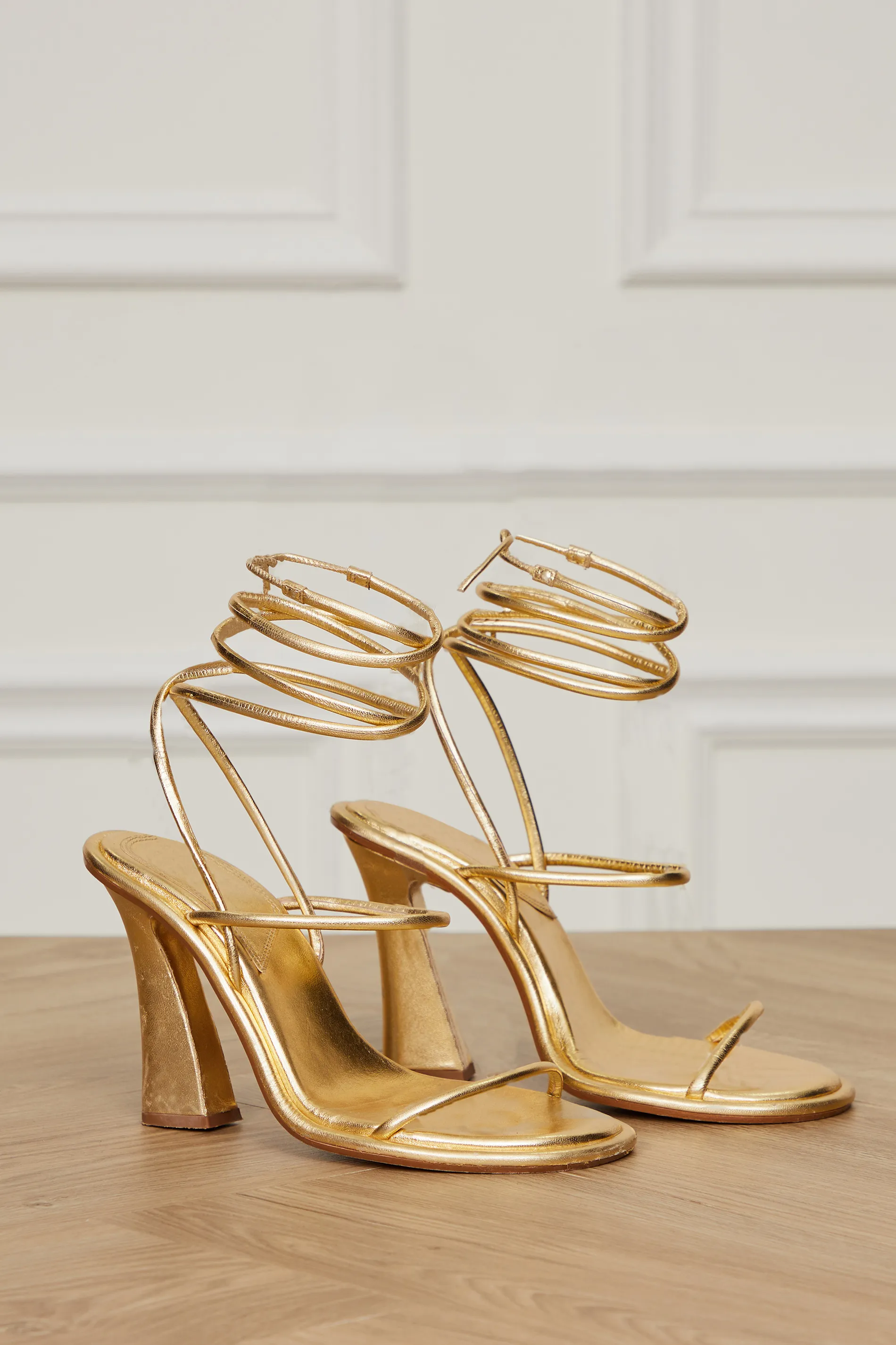 Sandália De Couro Metalizado Amarração d