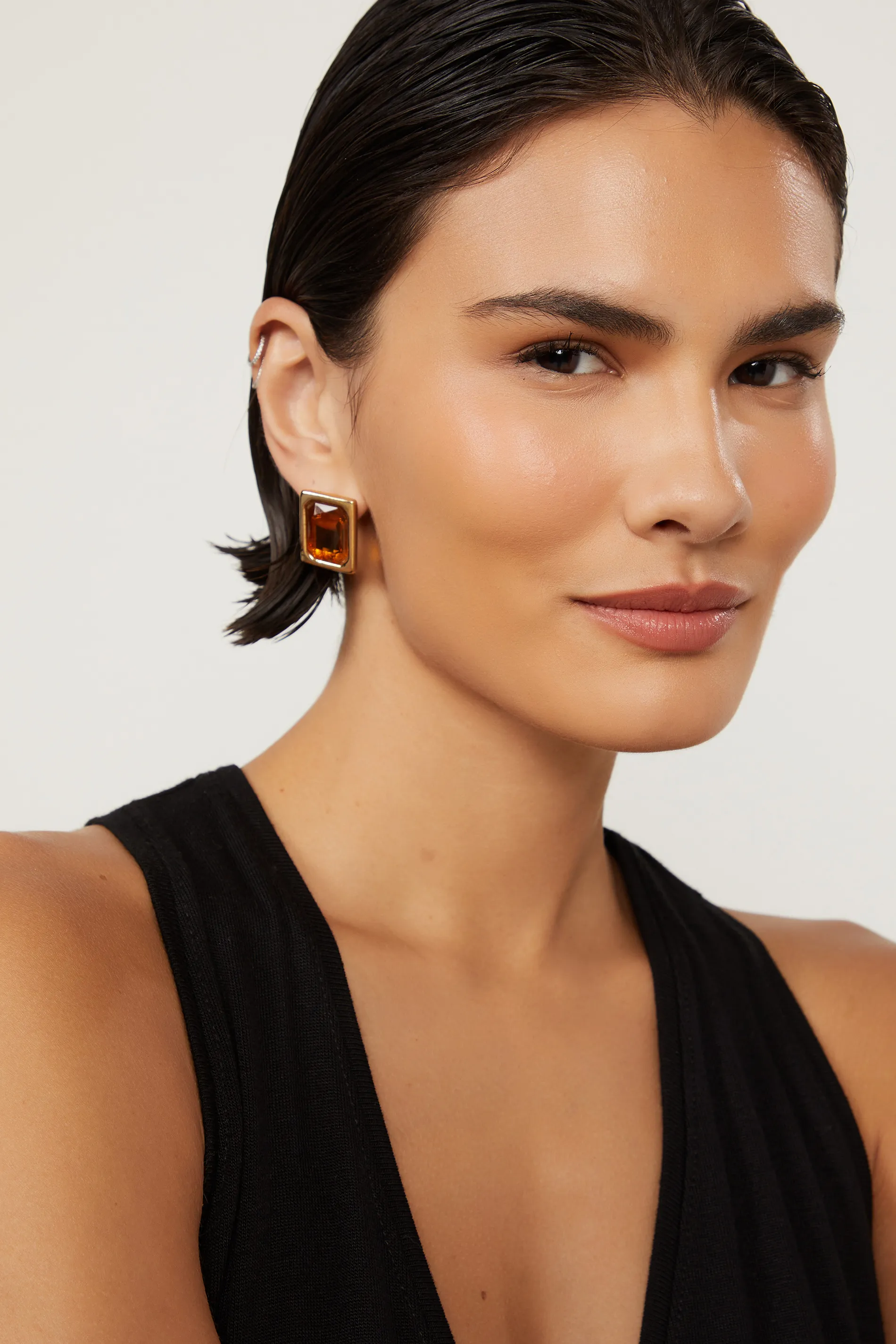 Brinco Com Pedra One Dourado