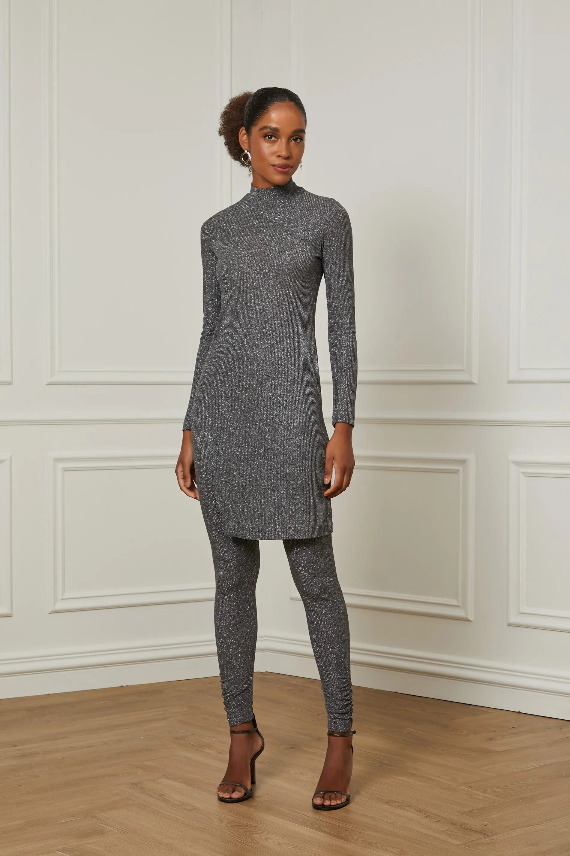 Tunica De Malha Canelada Brilho Silver Com Manga Longa