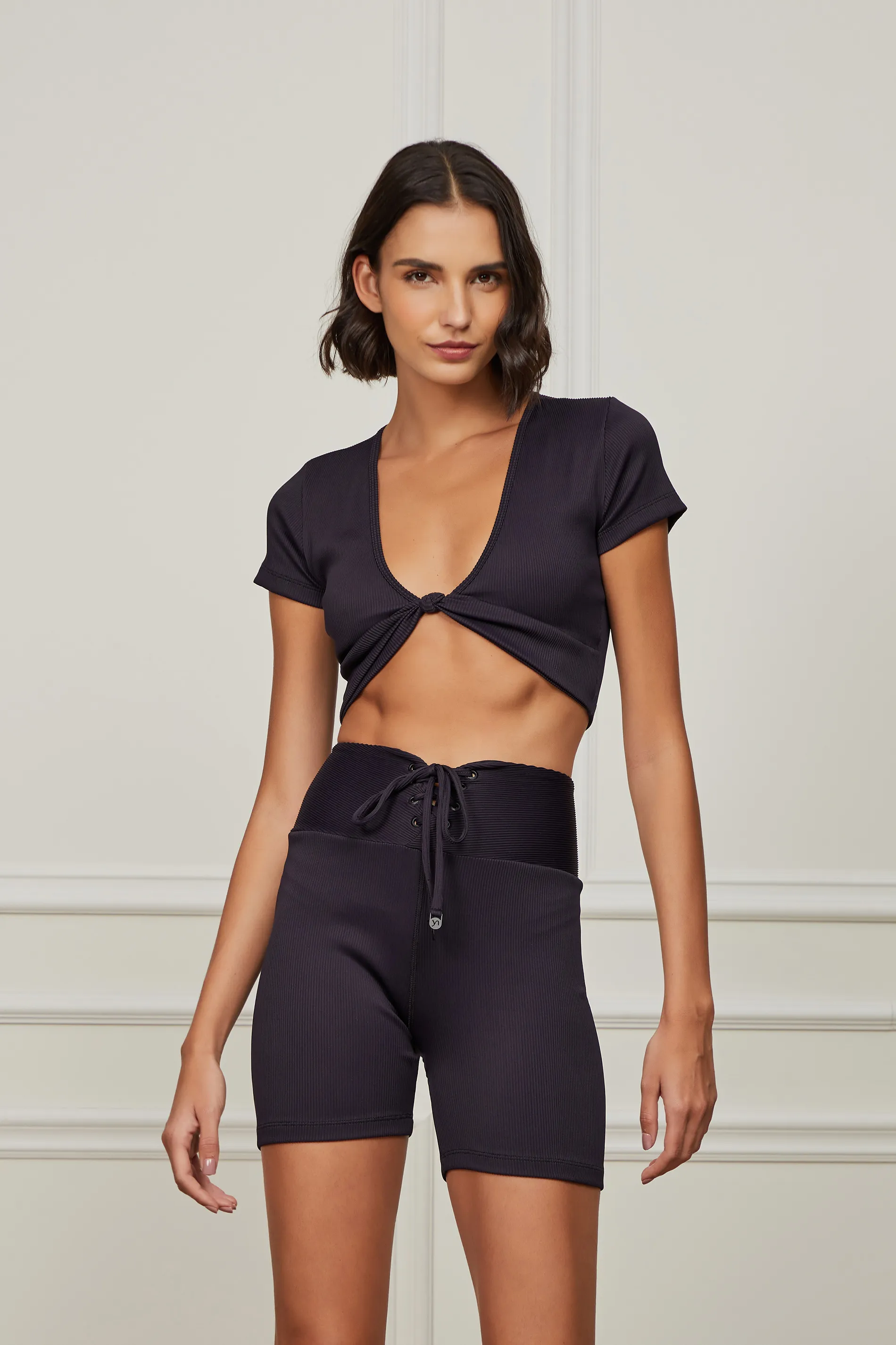 Bermuda Canelada Laces Com Ilhós e Cordão