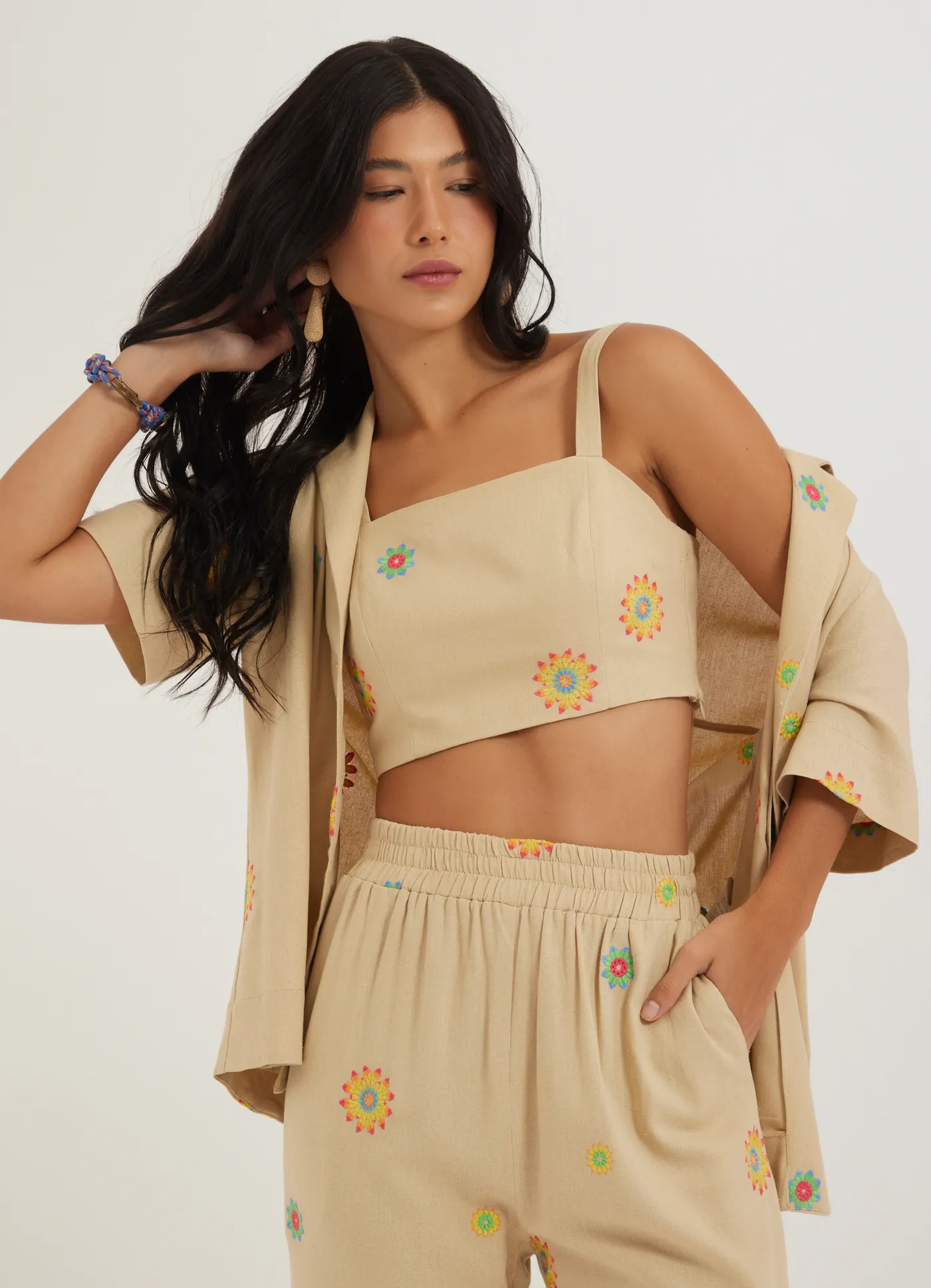 Top linho bordado color