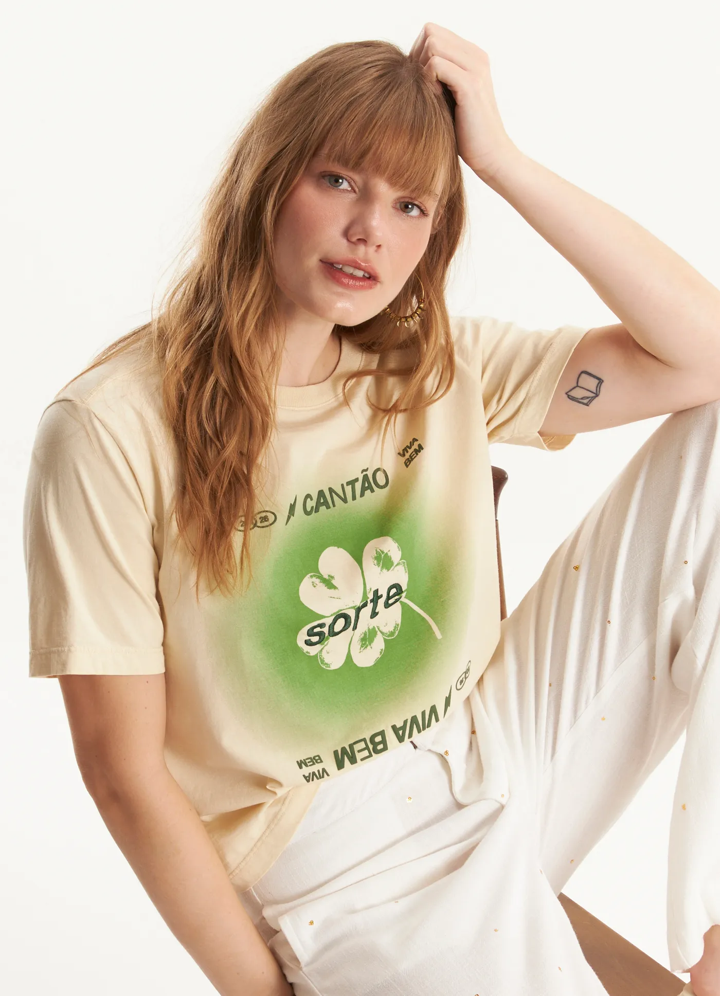 T-shirt box bordada sorte areia