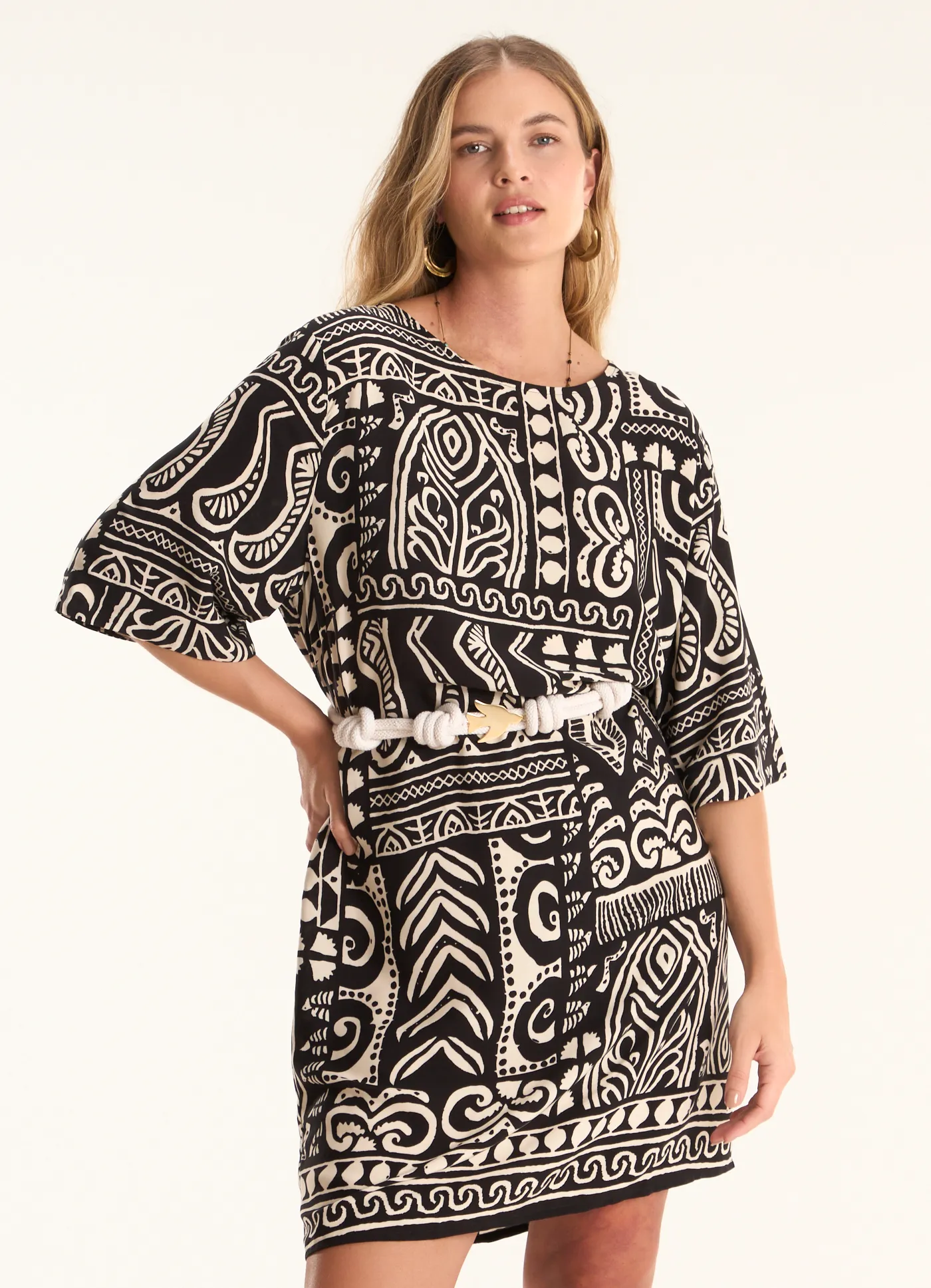 Vestido t-shirt dress estampado glifos