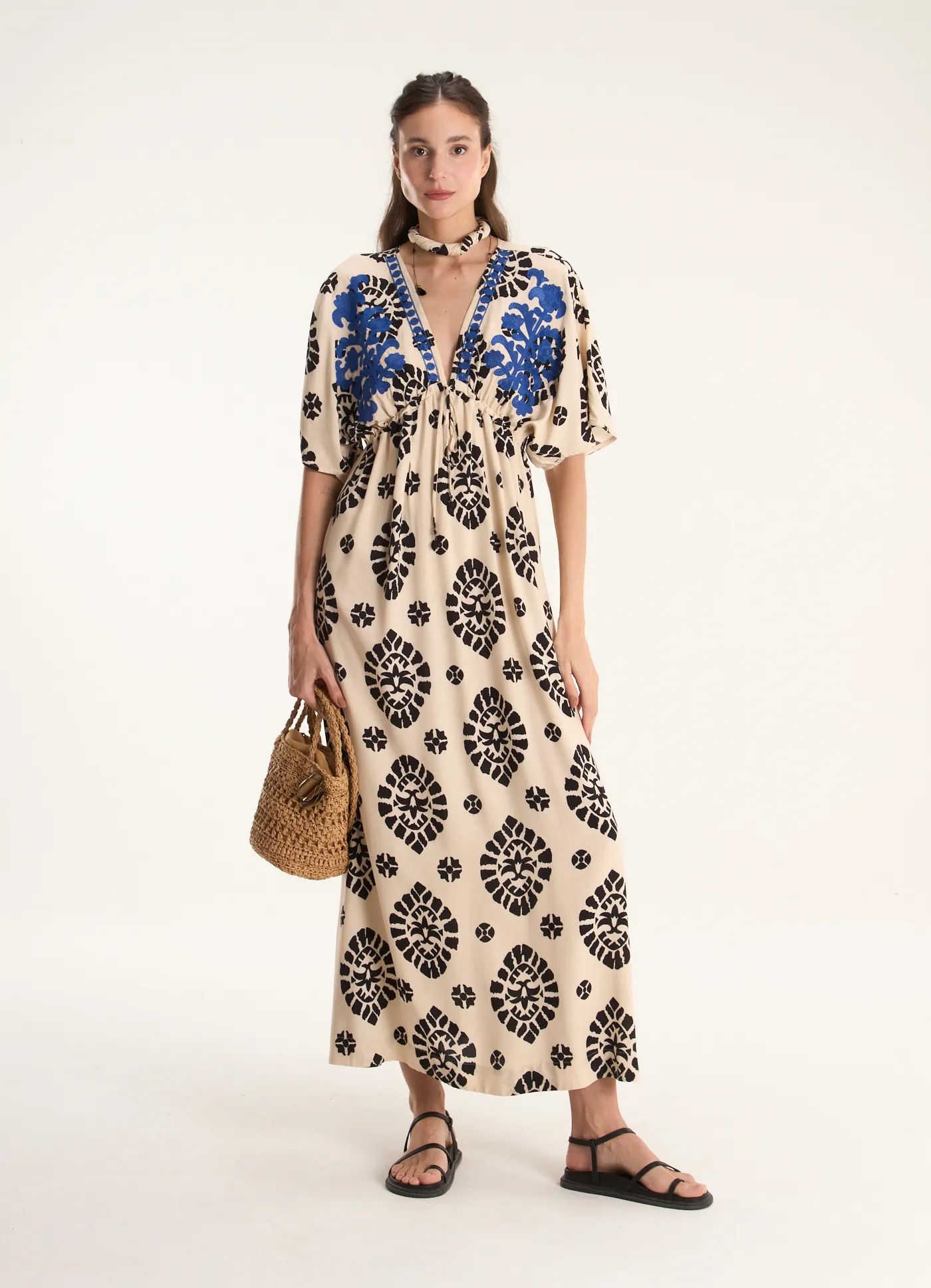 Vestido decote v estampado mandala