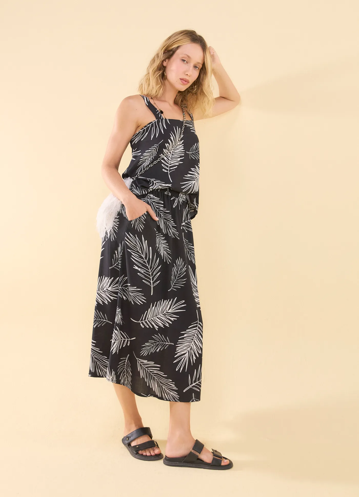 Saia evasê midi estampada cipestre