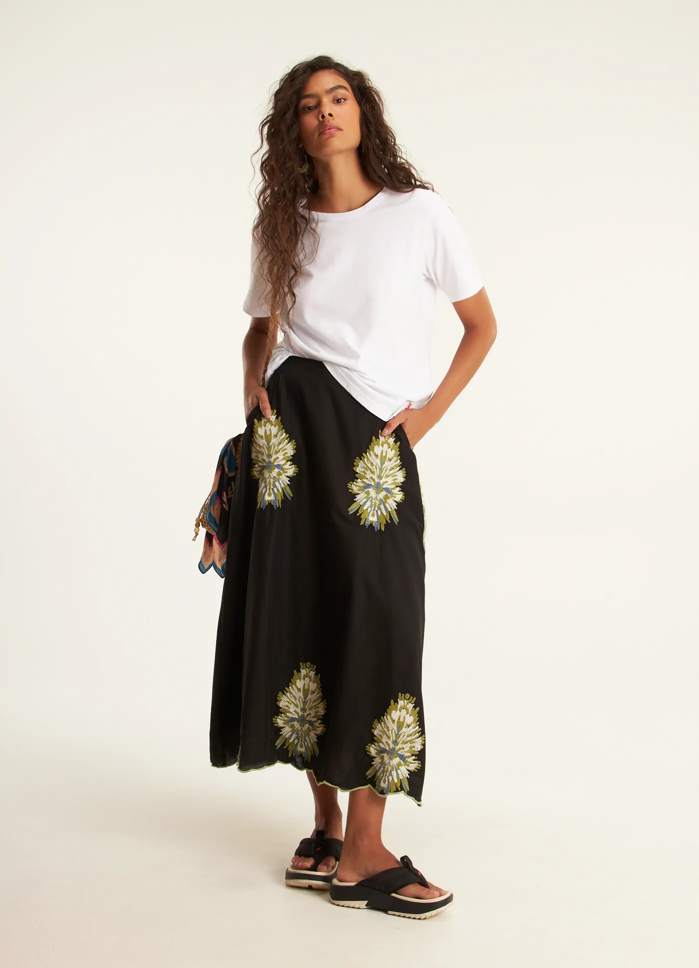 Saia voil bordado vibracao