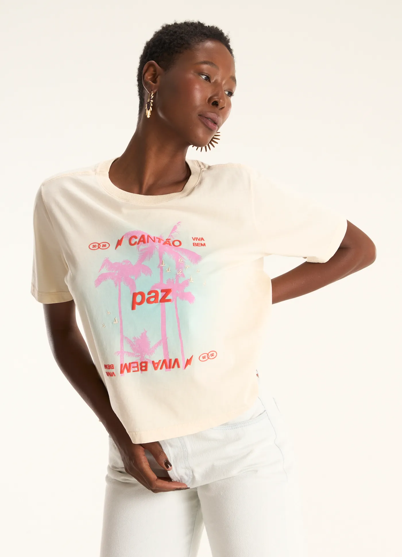 T-shirt box bordada paz areia