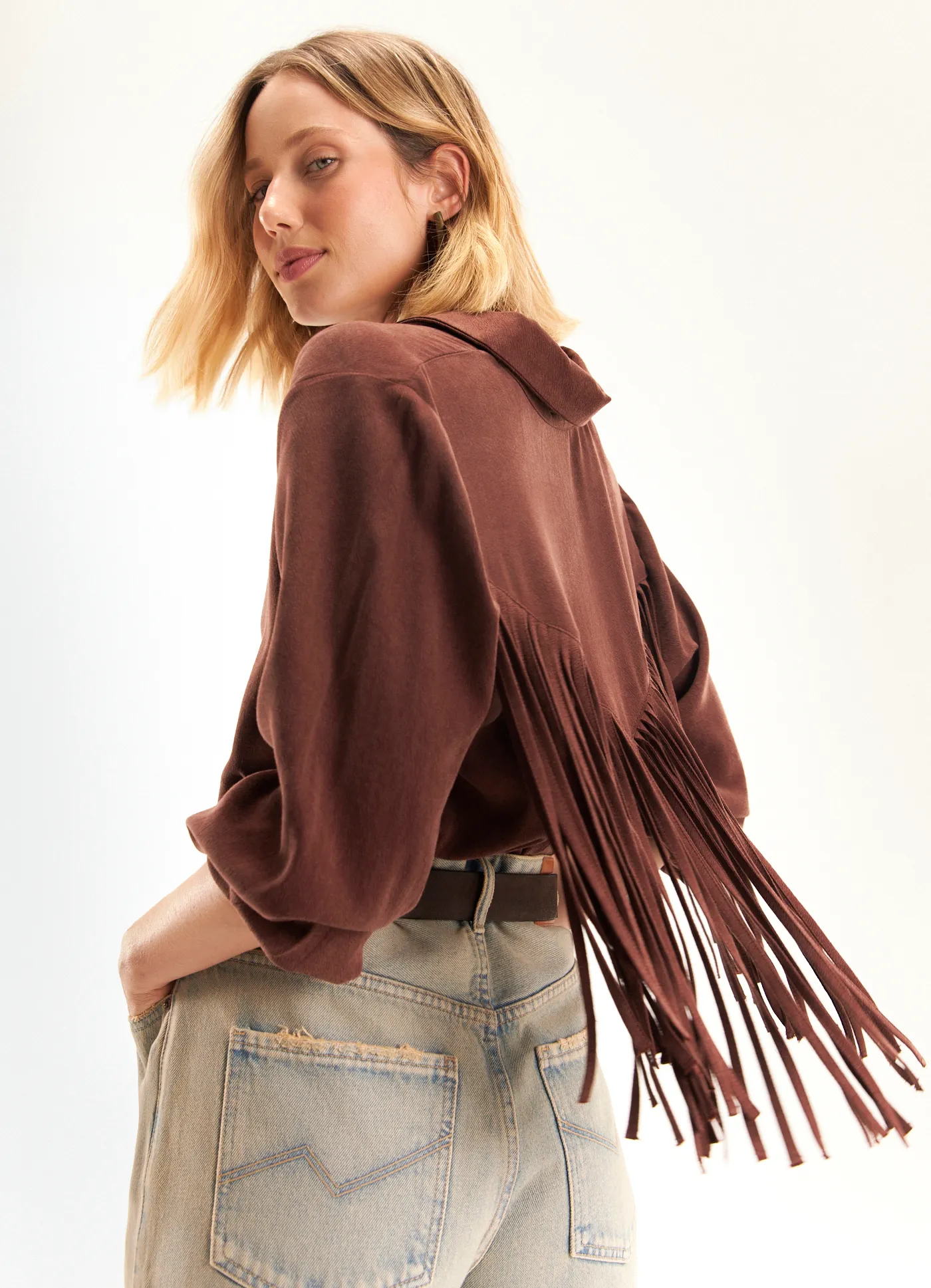 Camisa franjas liocel ranhuras marrom