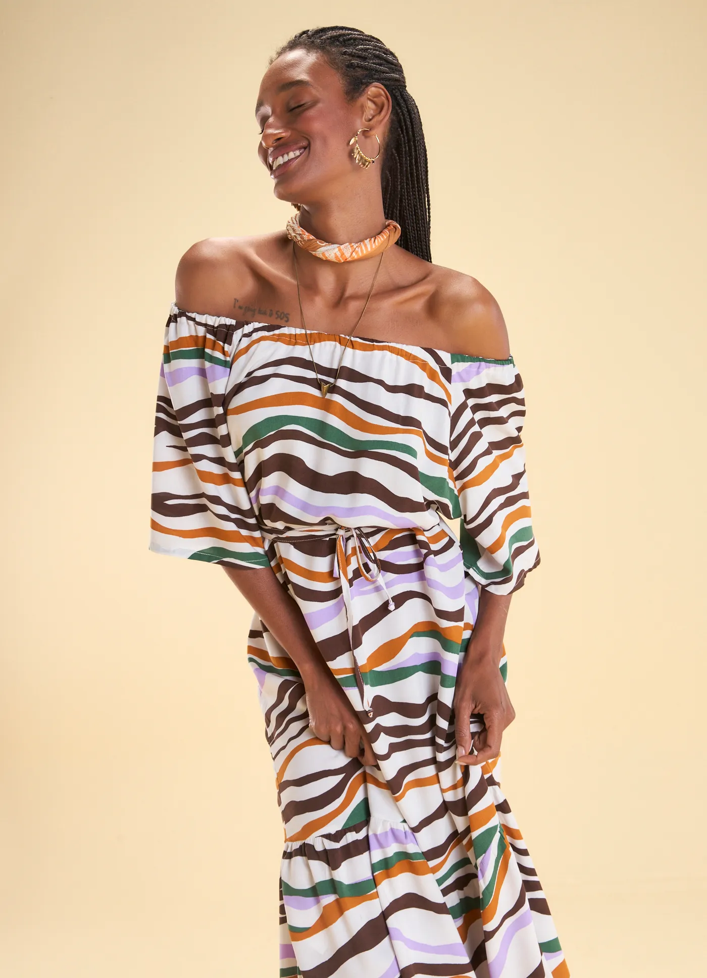 Vestido longo ombro estampado afluente