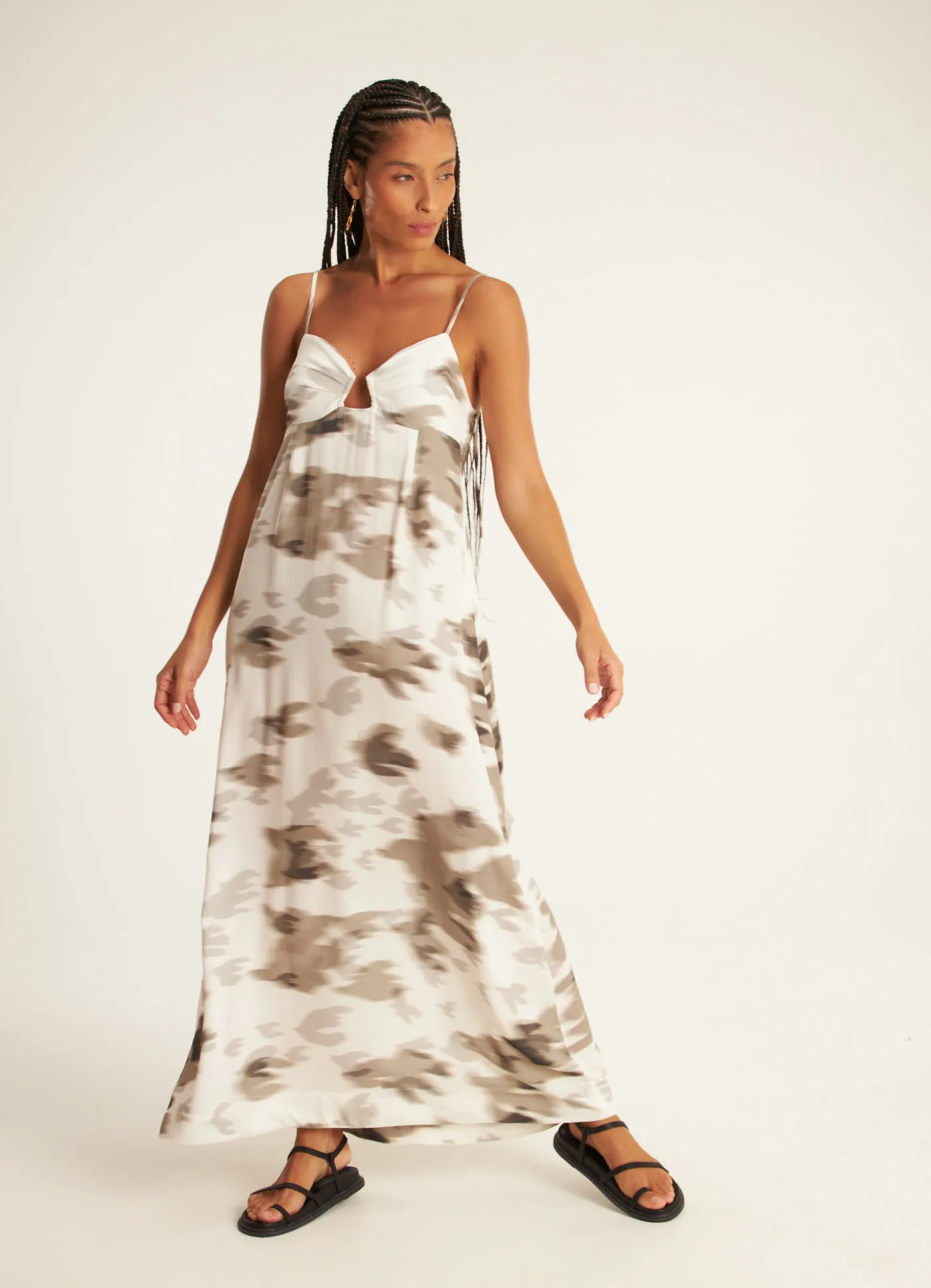 Vestido decote estampado voa