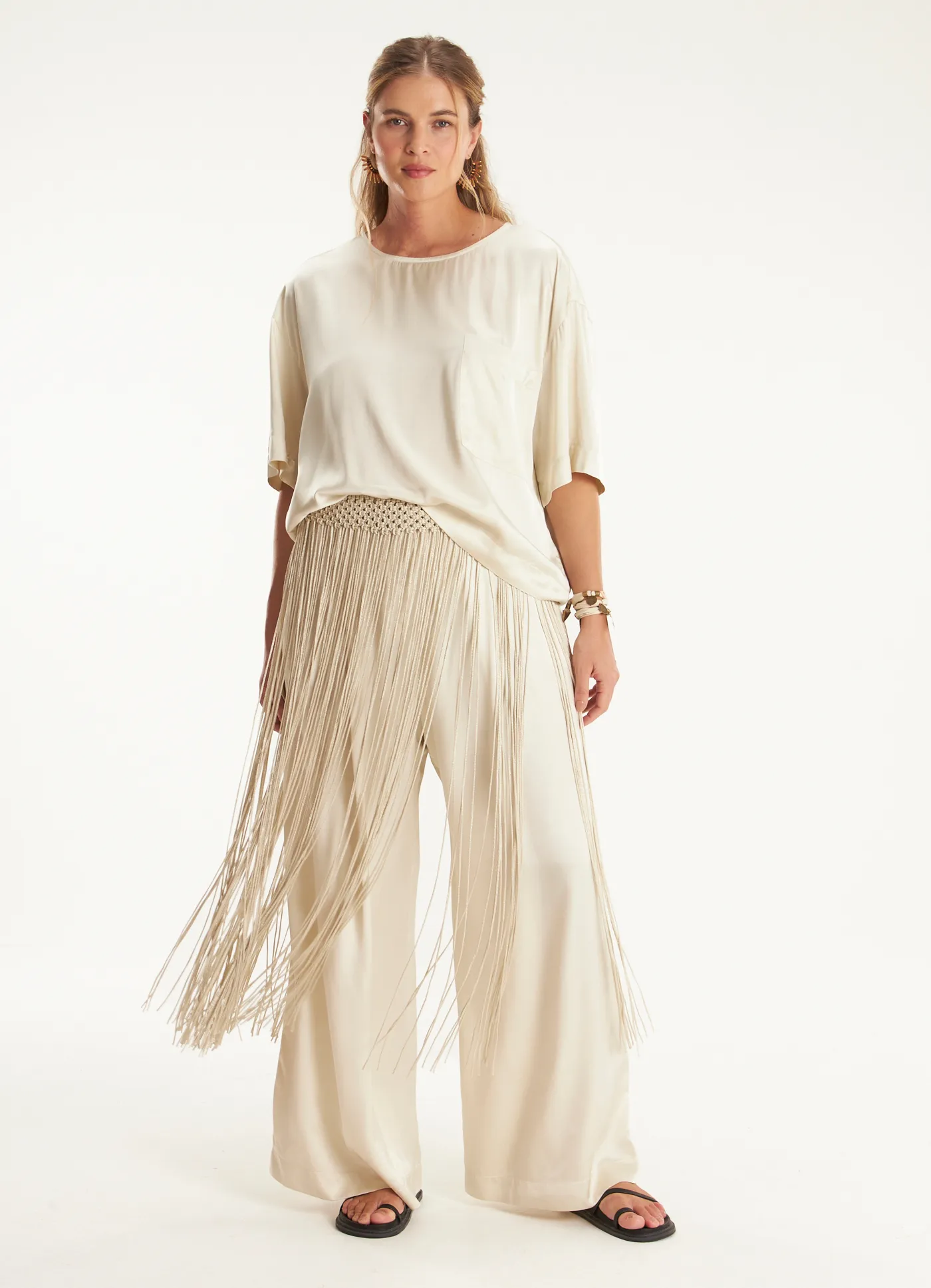 Calça alfaiataria acetinado goddess areia