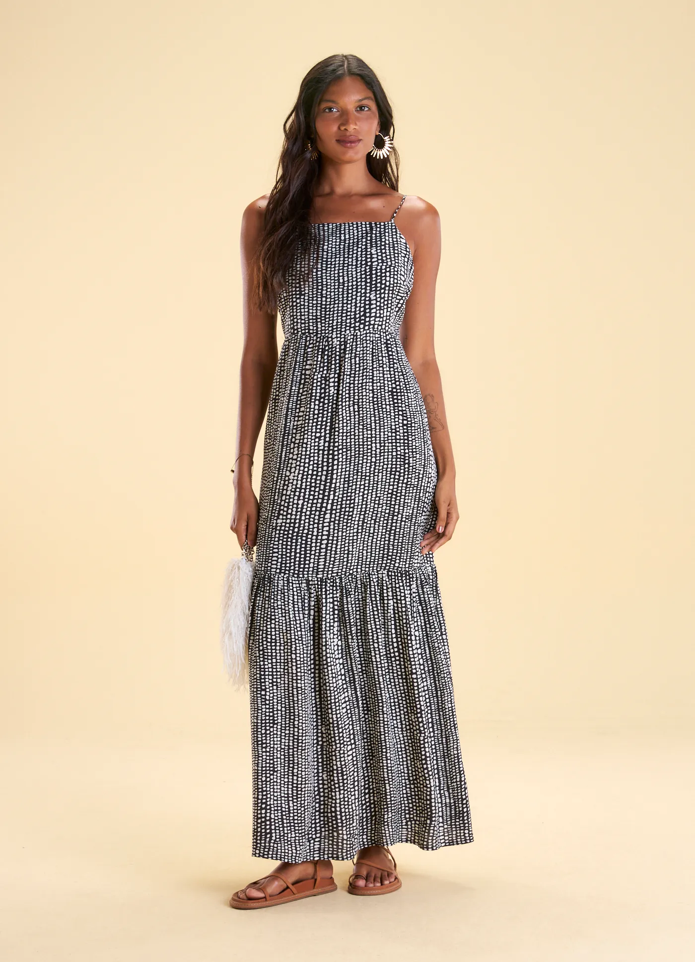 Vestido amplo alcinha estampado pontilhada