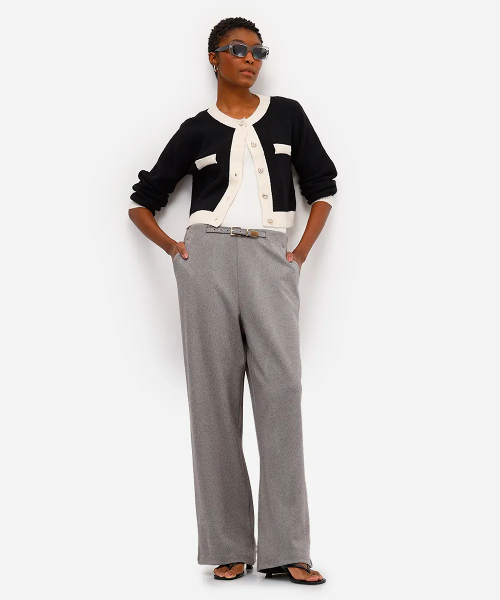 calça feminina de alfaiataria com fivela listrada cinza