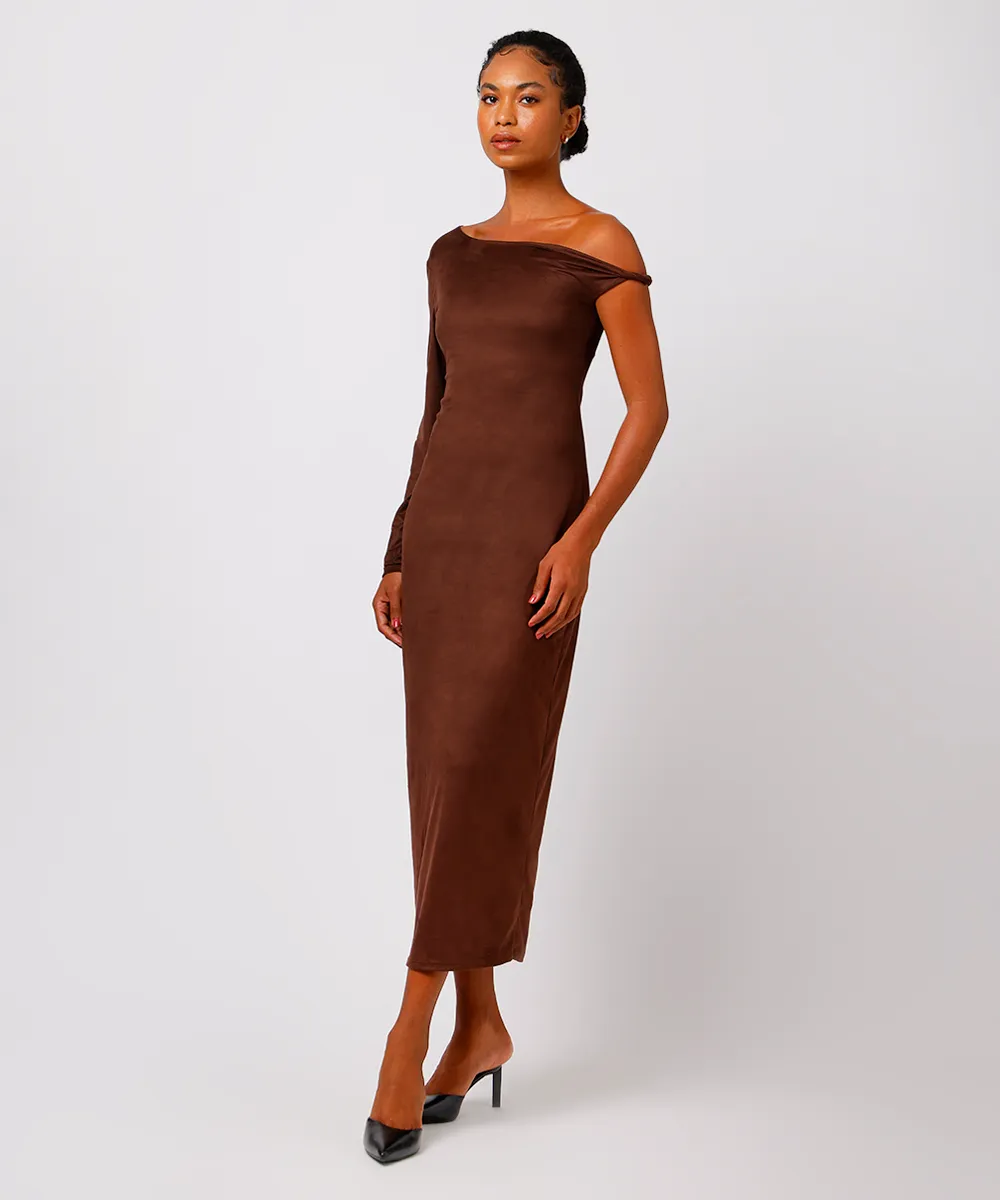 vestido longo feminino de suede com alça torcida mindset marrom