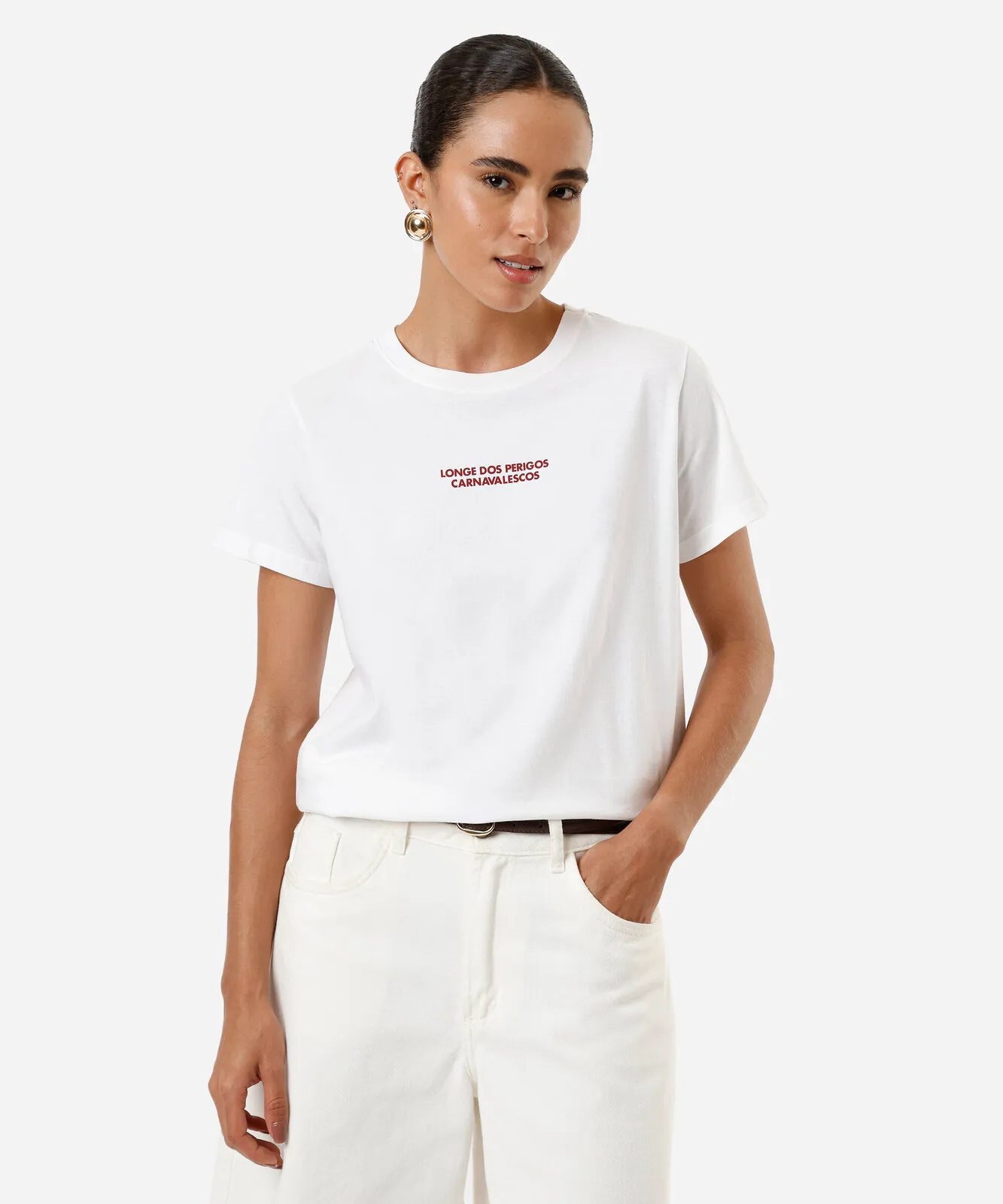 camiseta feminina de algodão longe dos perigos carnavalescos off white