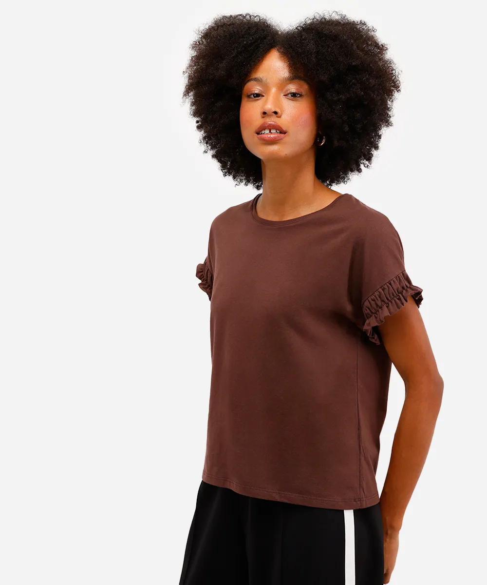 camiseta feminina de algodão manga curta com fru fru marrom