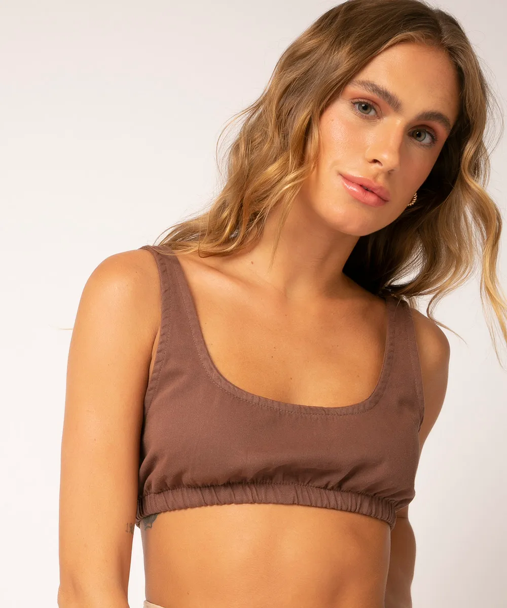 top regata de sarja com elástico marrom