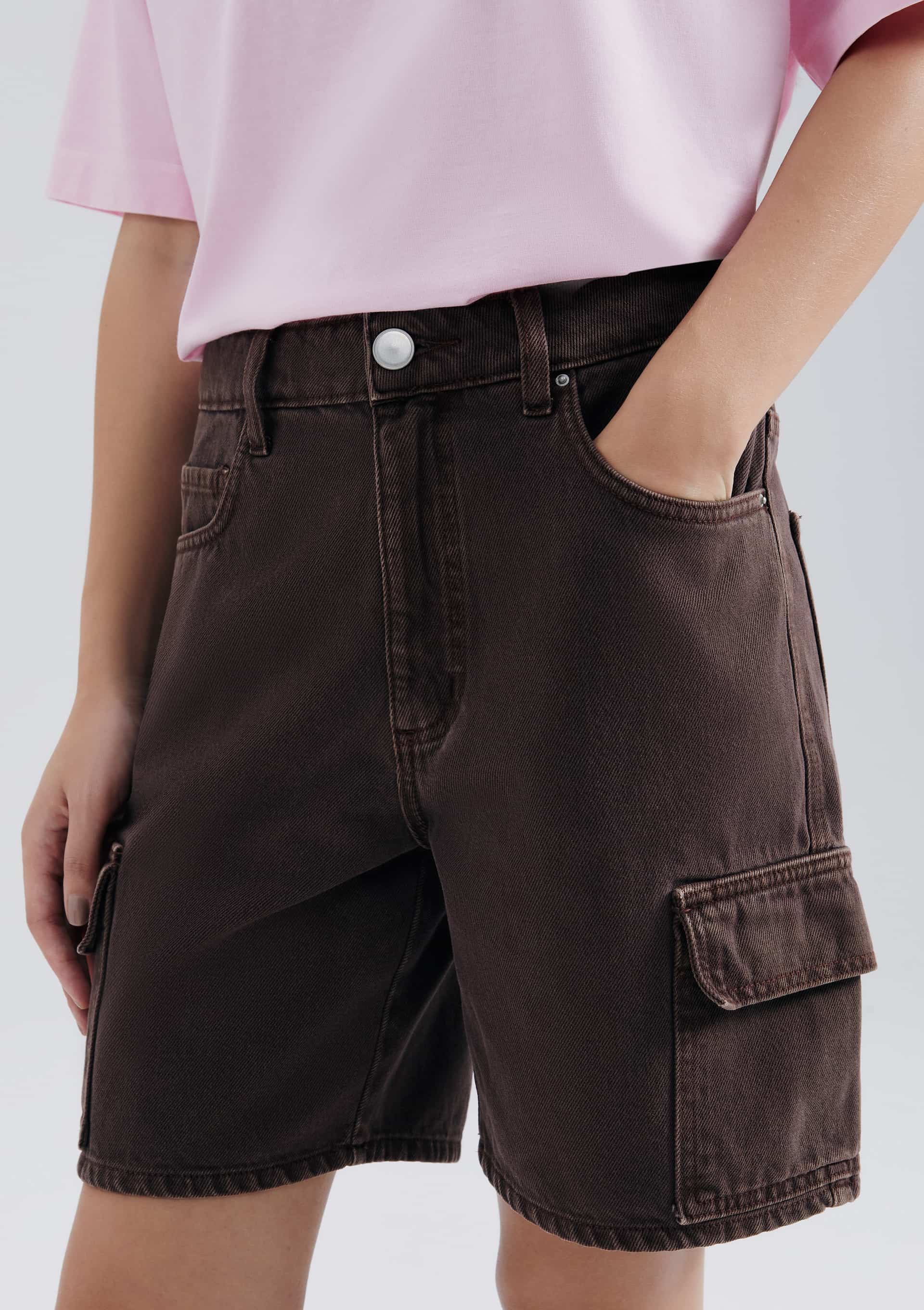 Bermuda De Sarja Feminina Cargo Estonada - Marrom