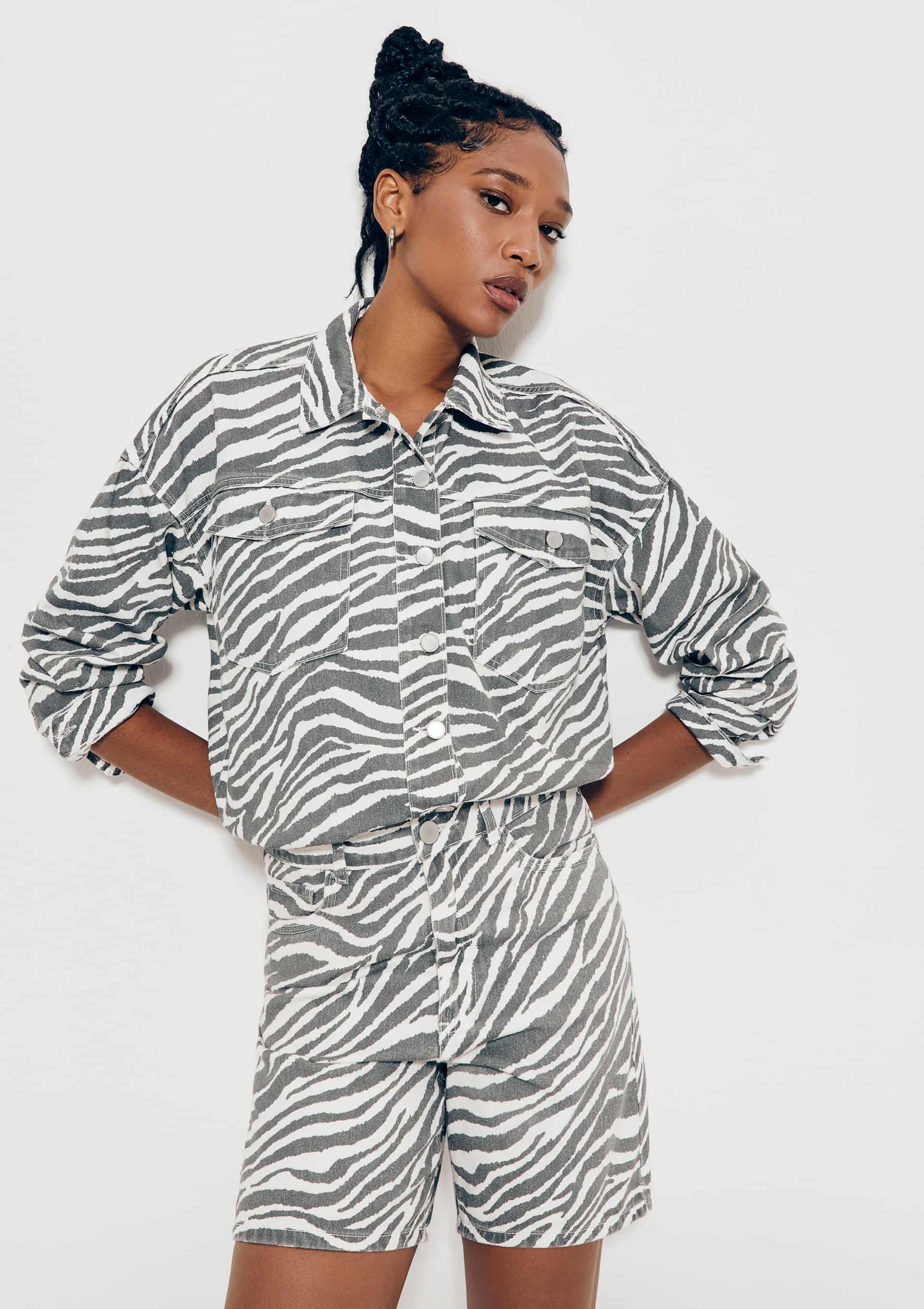 Bermuda Feminina De Sarja Animal Print  - Preto