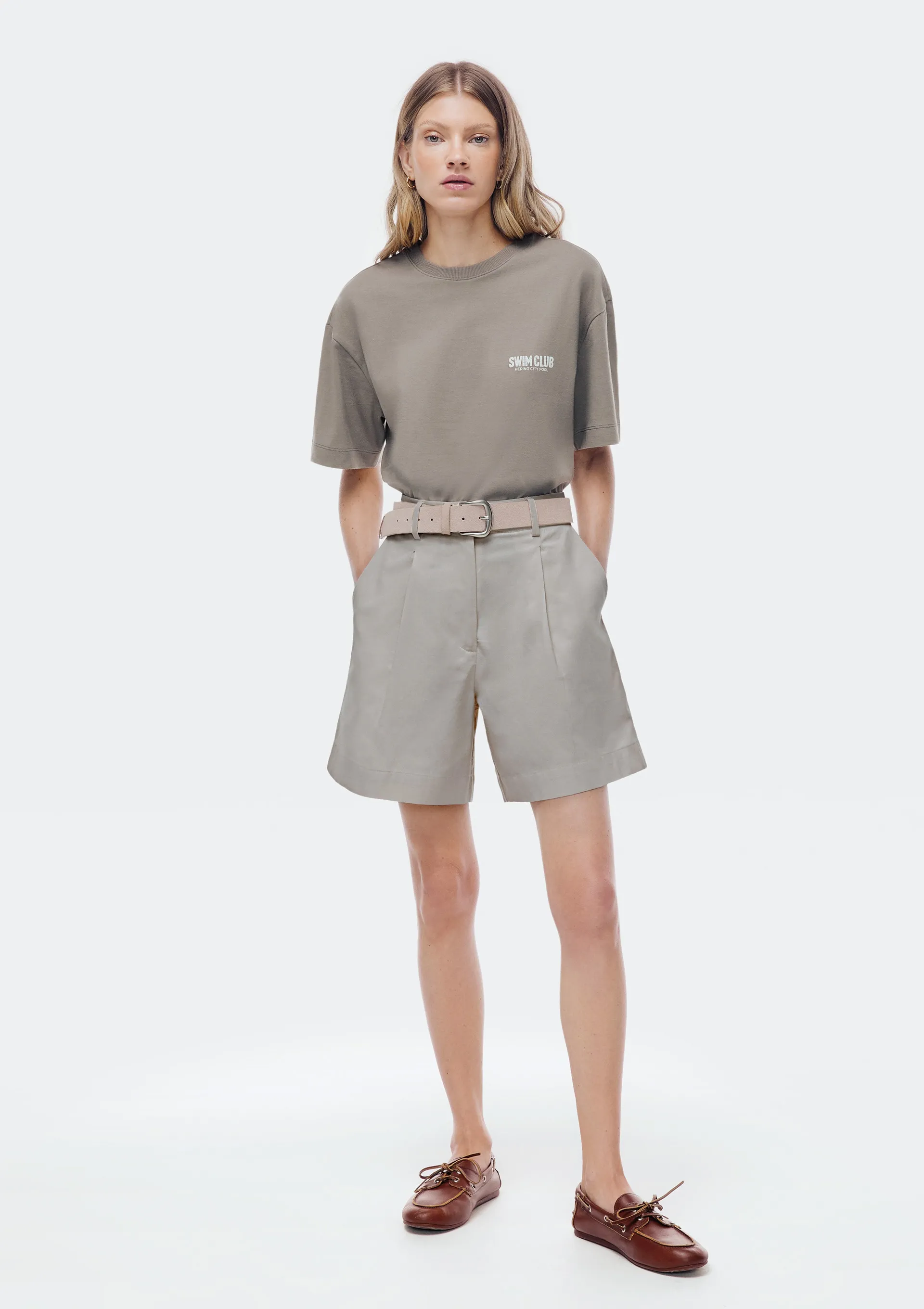 Bermuda Feminina Em Alfaiataria - Cinza