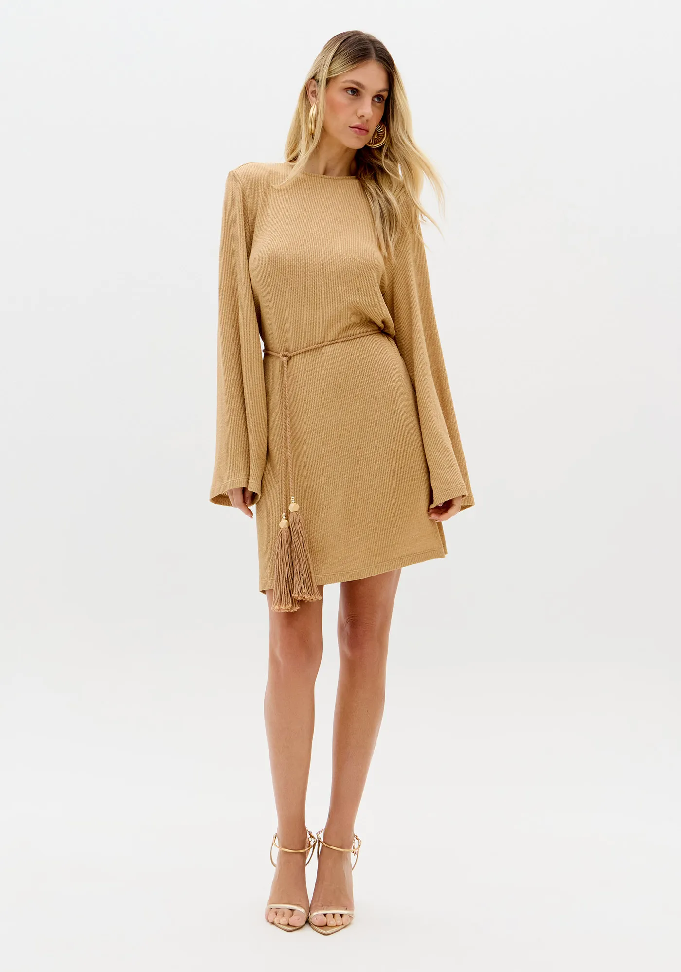 Vestido Curto Com Manga Flare