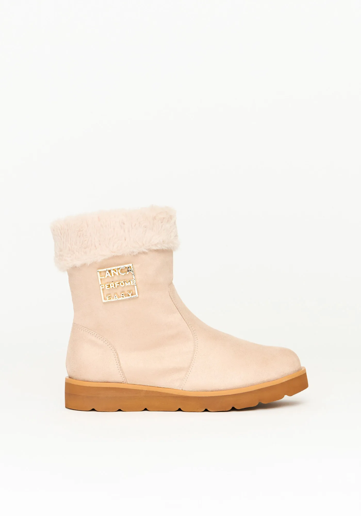 Bota Com Pelo E Enfeite Metal