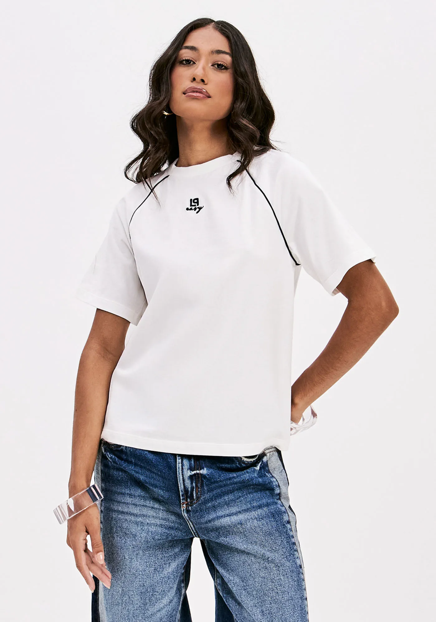 T-shirt Raglan Com Bordado Frontal