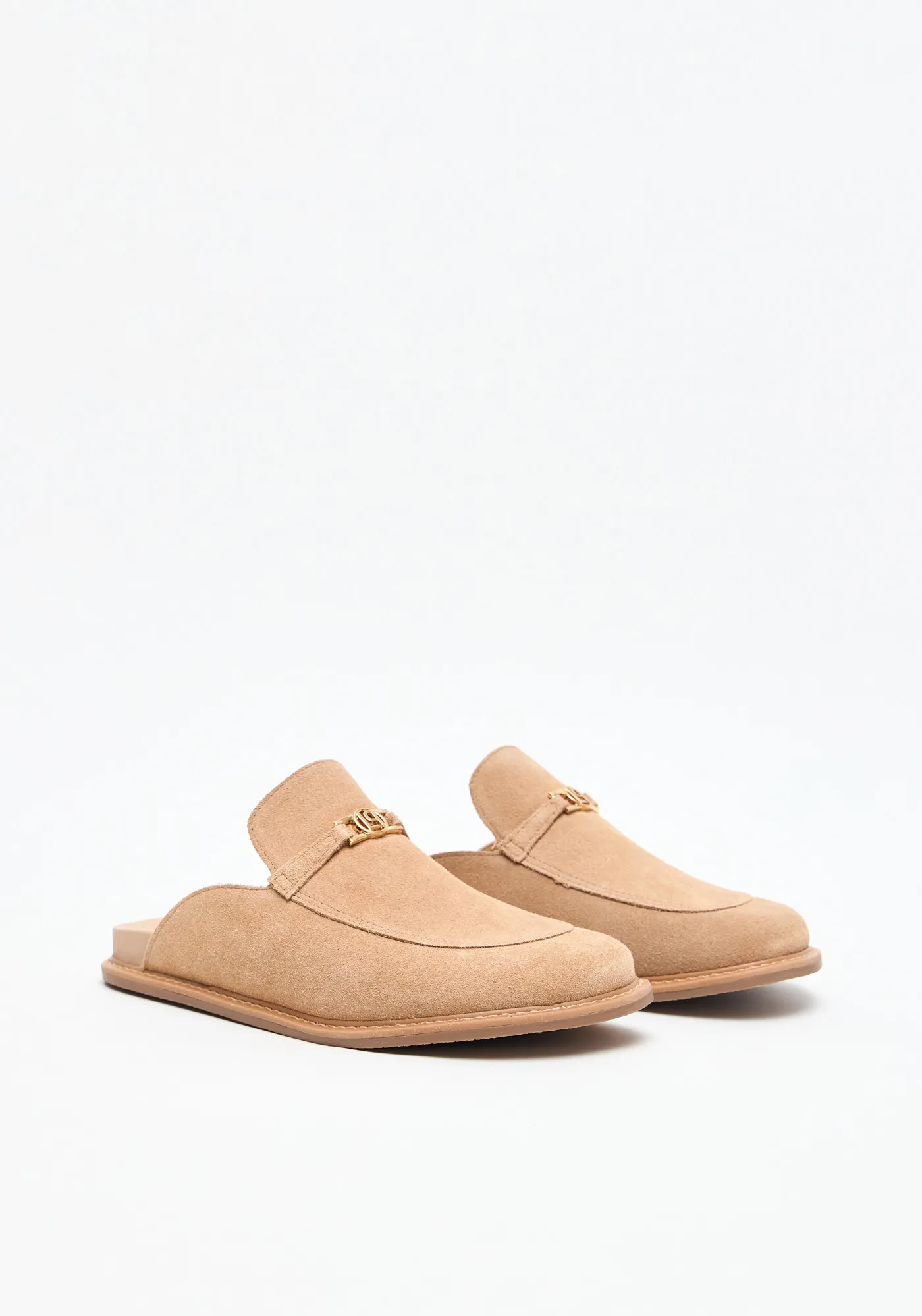 Mule Bico Fechado Couro Com Enfeite