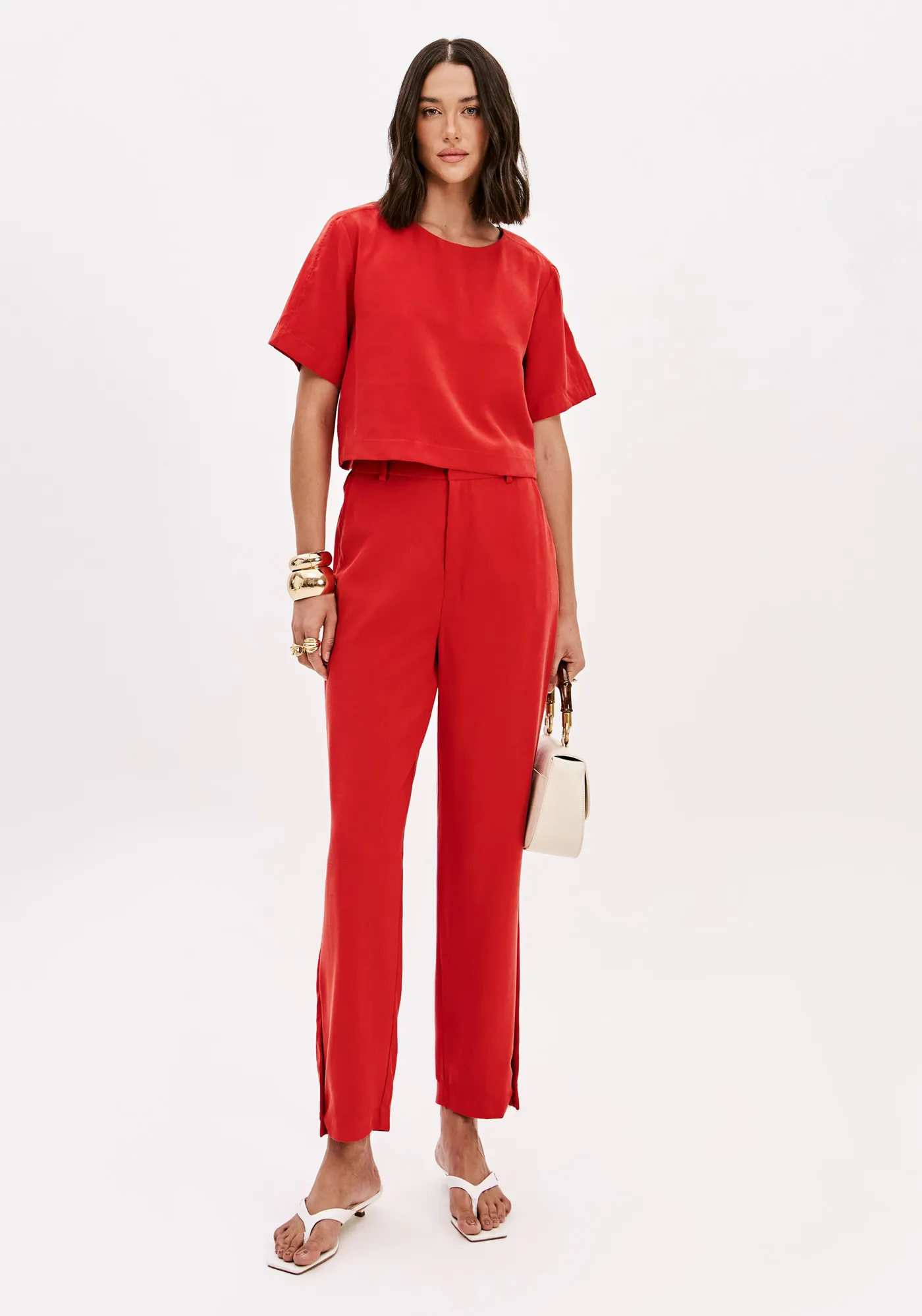 Calça Carrot Cintura Média Com Bolsos