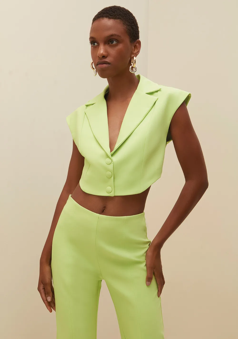 Colete Morena Rosa Curto Detalhe Botão Verde Claro