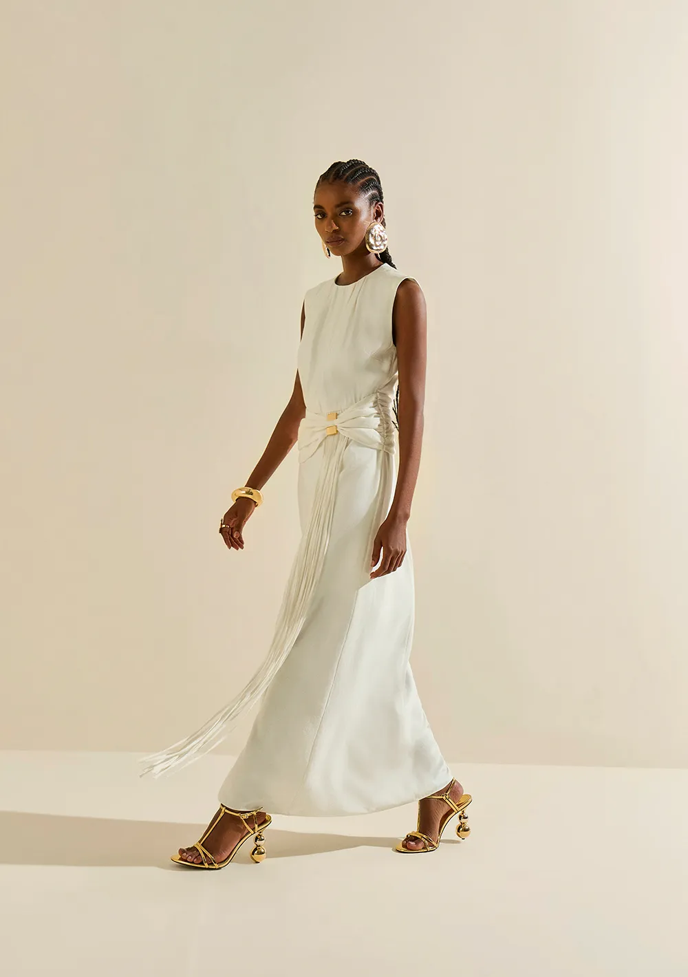 Vestido Morena Rosa Solto Decote Careca Manga Curta Longo Off White