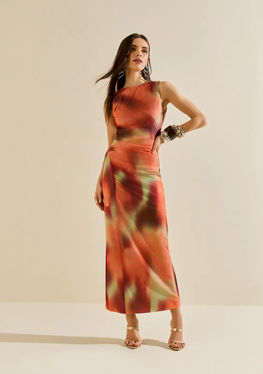 Vestido Morena Rosa Ajustado Decote Careca Sem Manga Midi Rosa