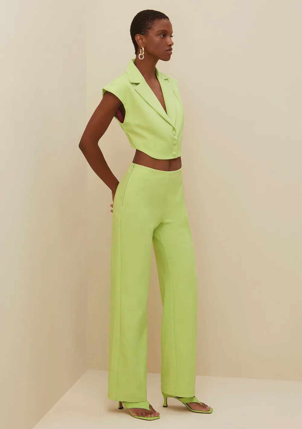 Calca Morena Rosa Reta Alfaiataria Cós Alto Detalhe Contraste Verde Claro