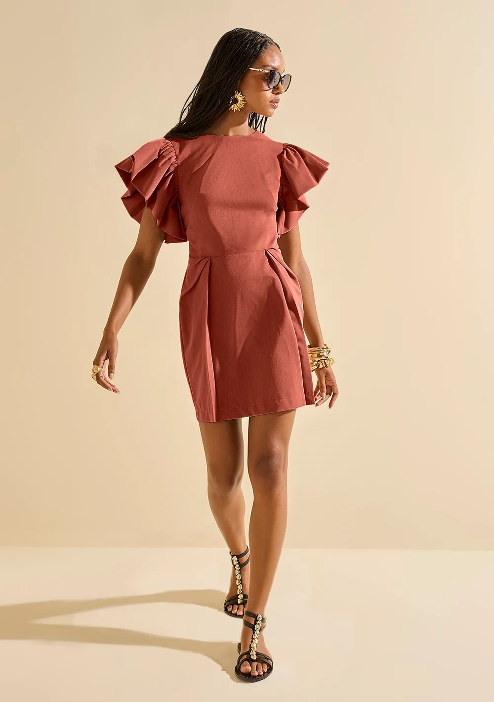 Vestido Morena Rosa Ajustado Decote Careca Sem Manga Curto Vermelho