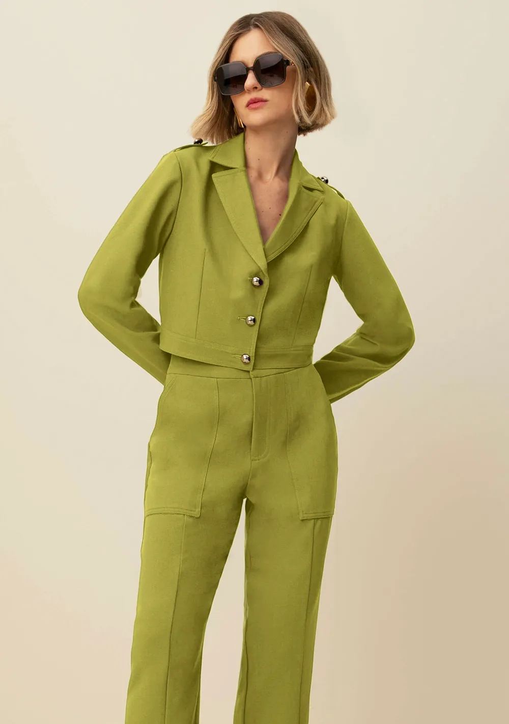 Jaqueta Morena Rosa Cropped Detalhe Botões Verde Claro