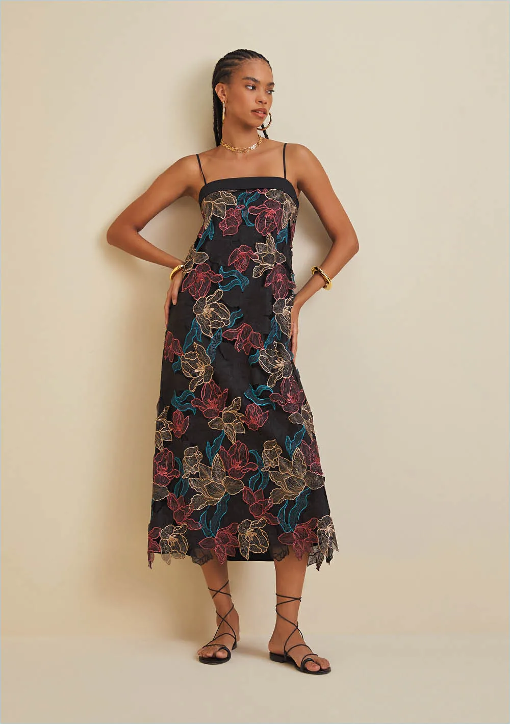 Vestido Morena Rosa Longo Decote Reto Detalhe Frente Preto