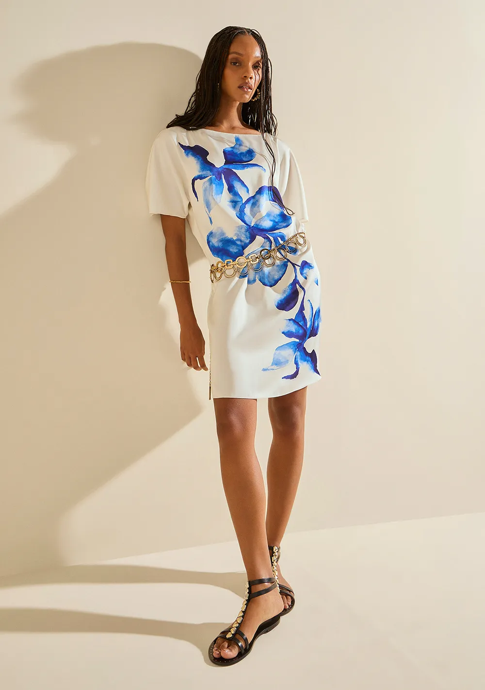 Vestido Morena Rosa Solto Decote Careca Manga Curta Curto Azul