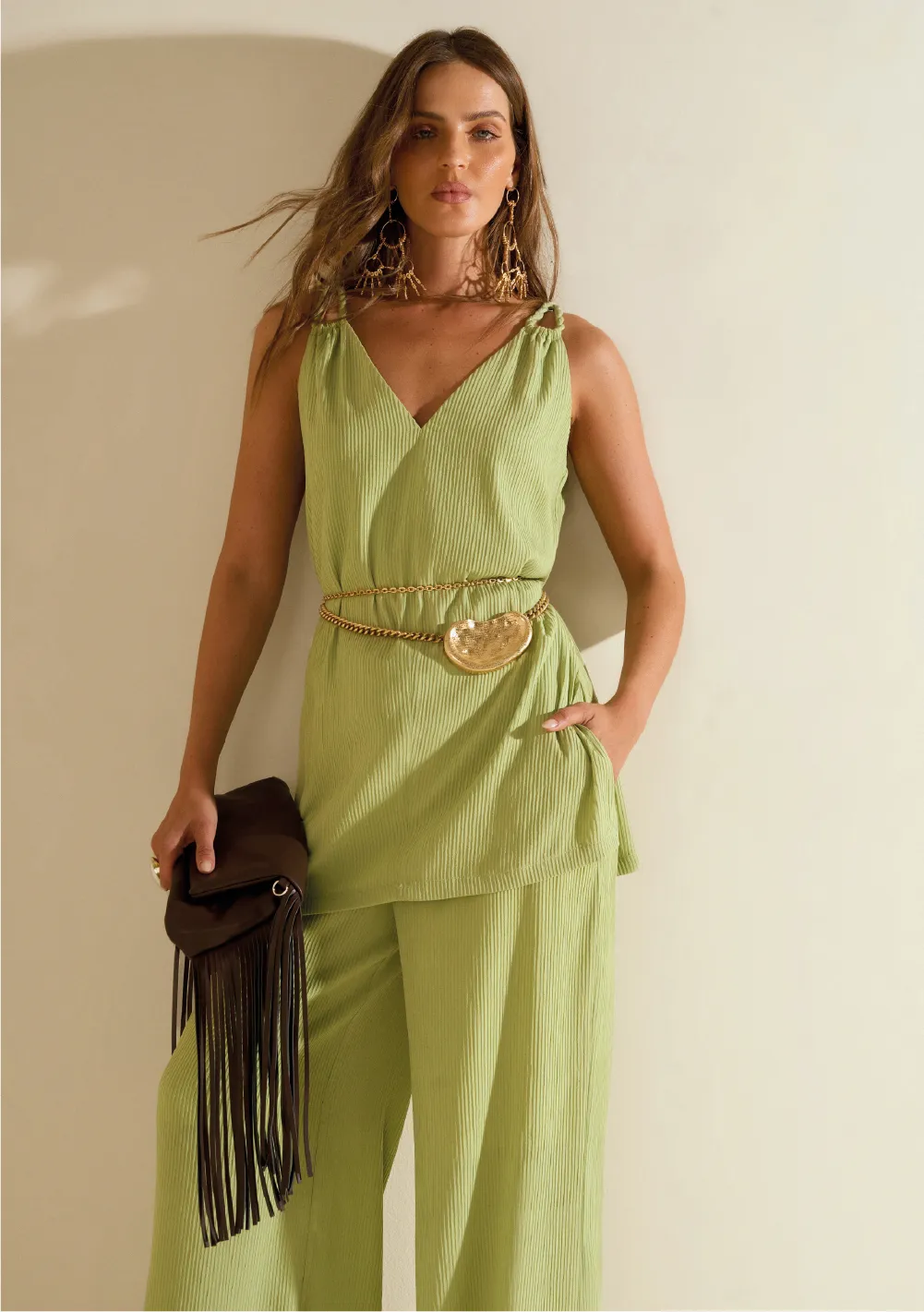 Regata Morena Rosa Solta Decote V Alongada Verde