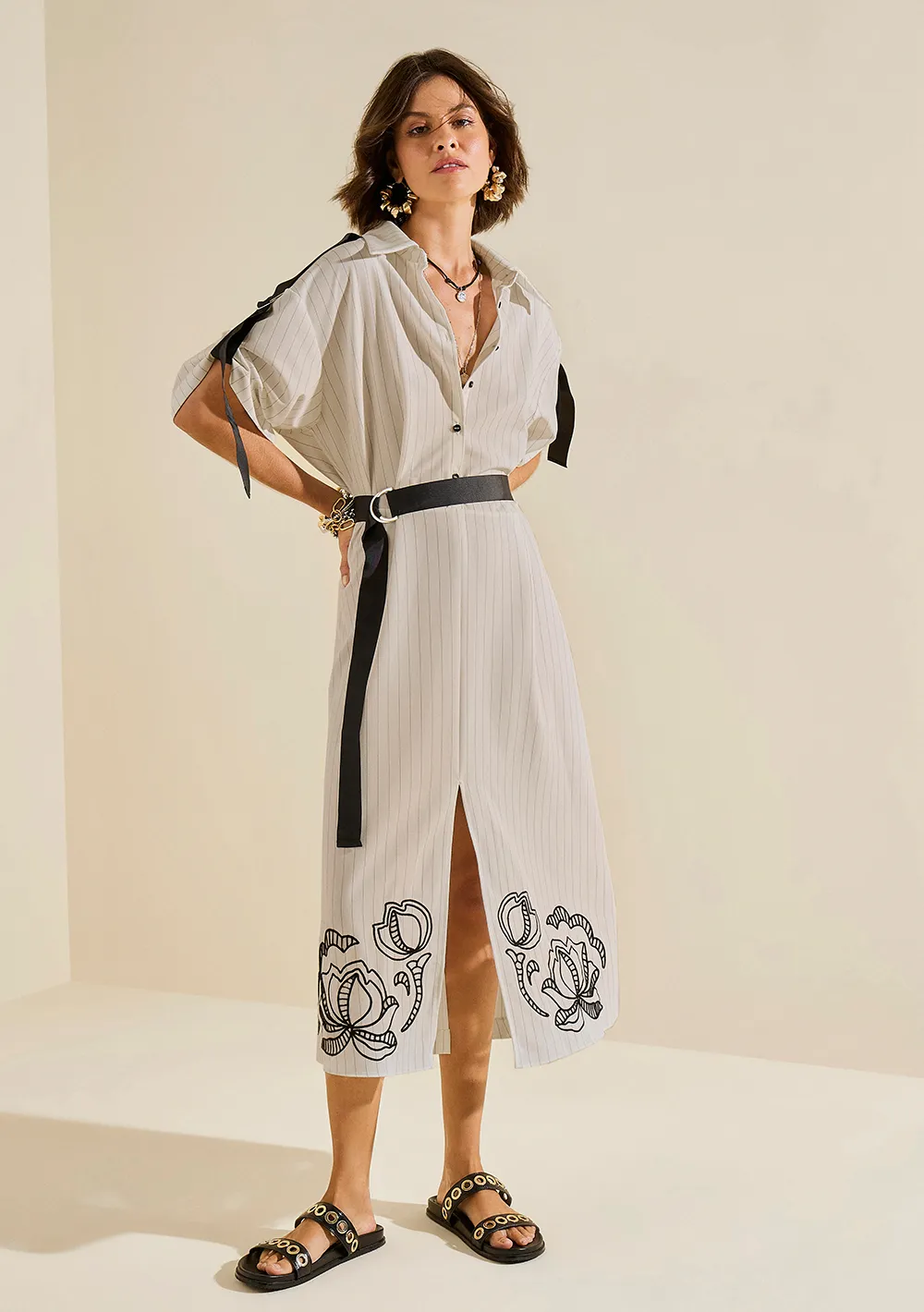 Vestido Morena Rosa Ajustado Decote V Manga Curta Midi Off White