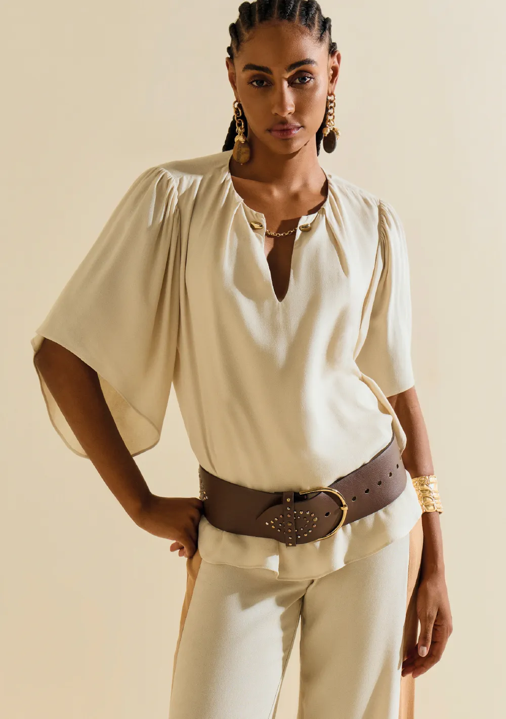 Blusa Morena Rosa Solta Decote Careca Manga Curta Padrão Bege