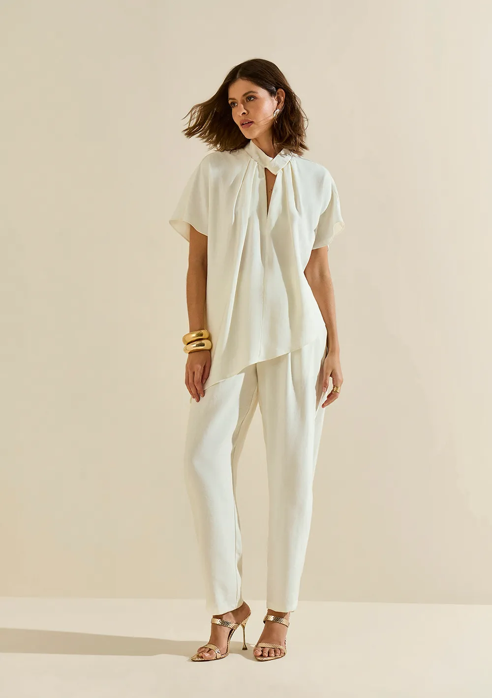 Blusa Morena Rosa Solta Gola Alta Manga Curta Alongada Off White