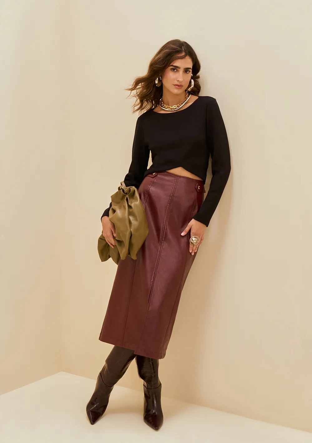 Blusa Morena Rosa Ajustada Decote Canoa Manga Longa Cropped Preto