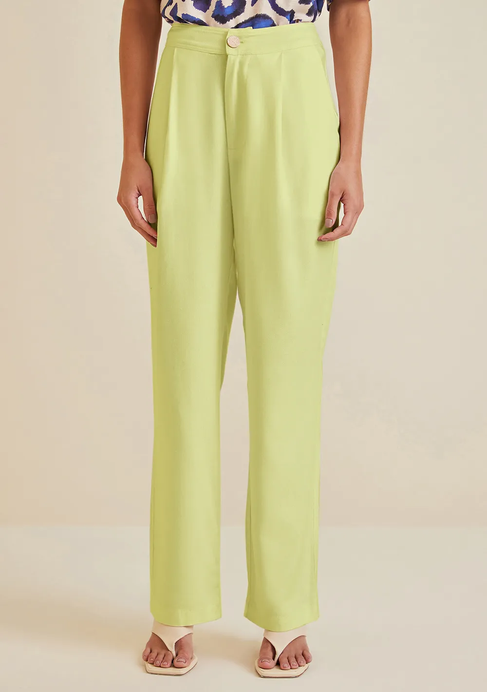 Calça Morena Rosa Reta Cós Alto Detalhe Bolso Verde Claro