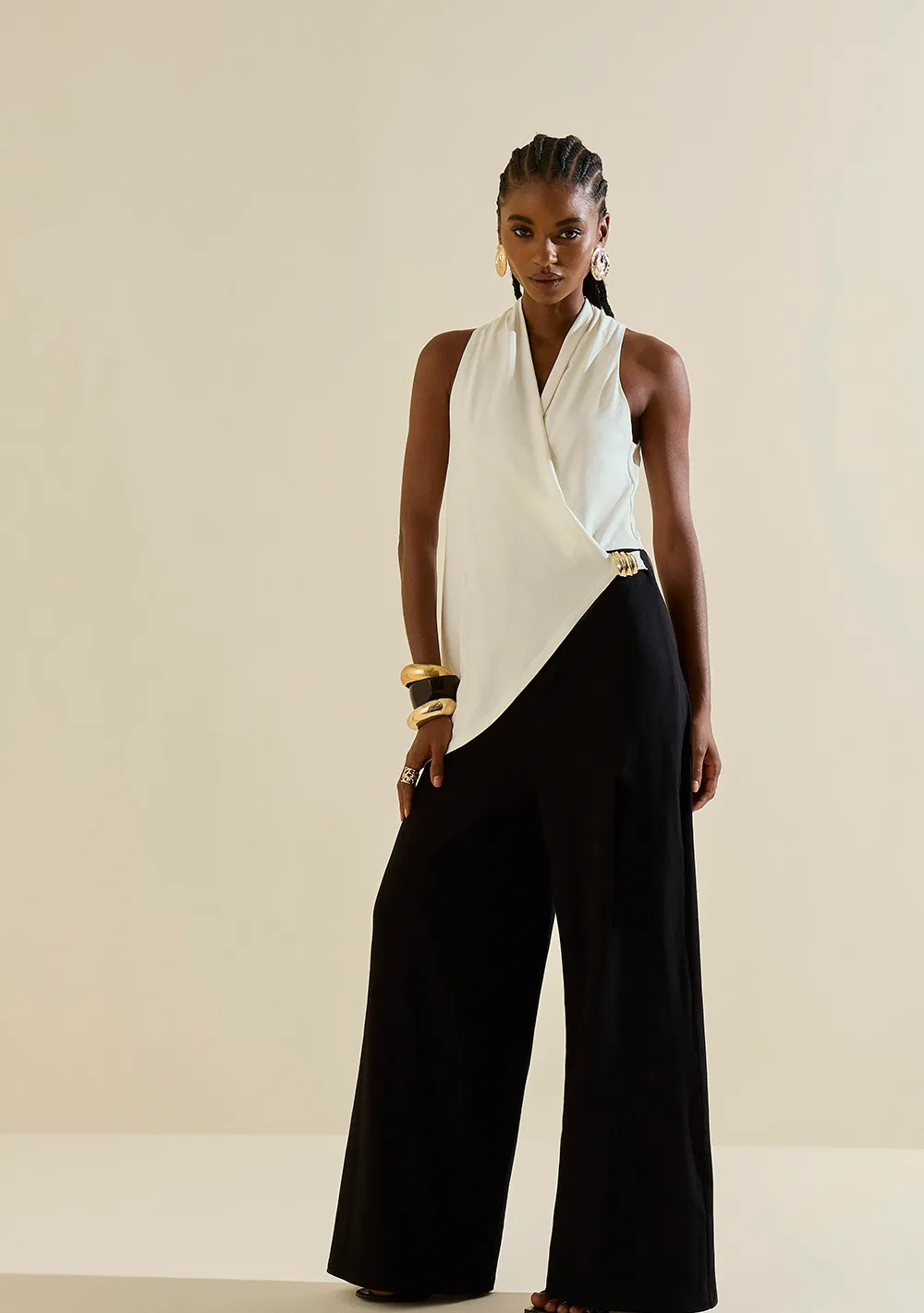 Macacão Morena Rosa Ajustado Decote V Sem Manga Longo Preto