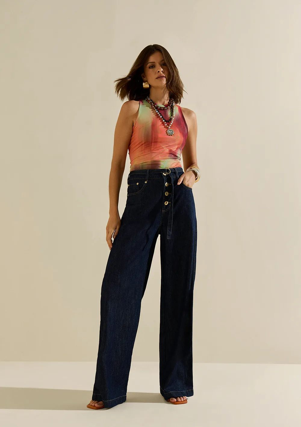 Regata Morena Rosa Ajustada Decote Careca Padrão Rosa