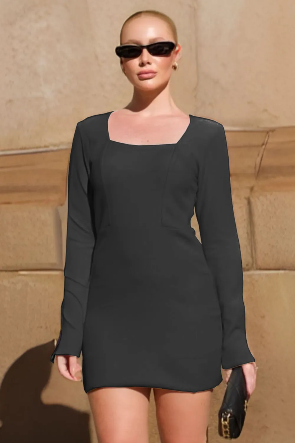 Vestido Curto Manga Longa Com Recorte Lateral Smk Preto