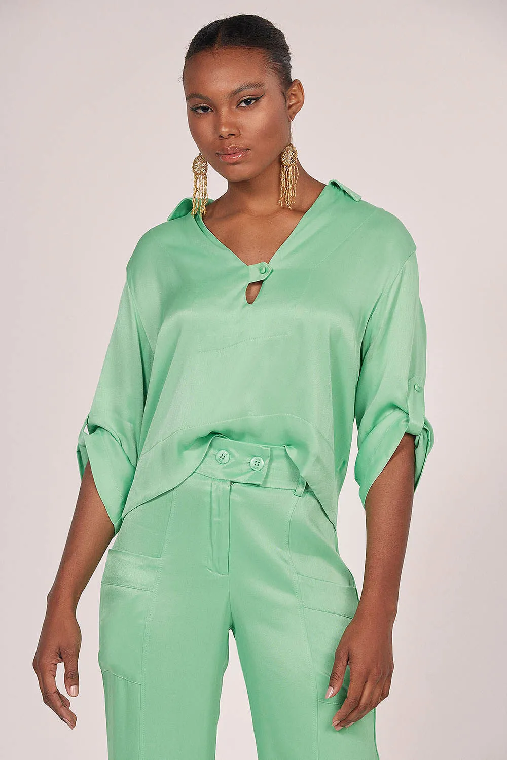 Blusa Feminina Crepe Slim Detalhe Decote Smk Verde Claro
