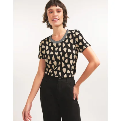 T-Shirt Estampada Coracoes