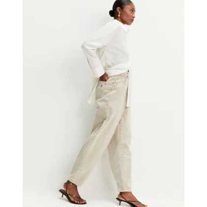 Calça Slim Detalhe Prega